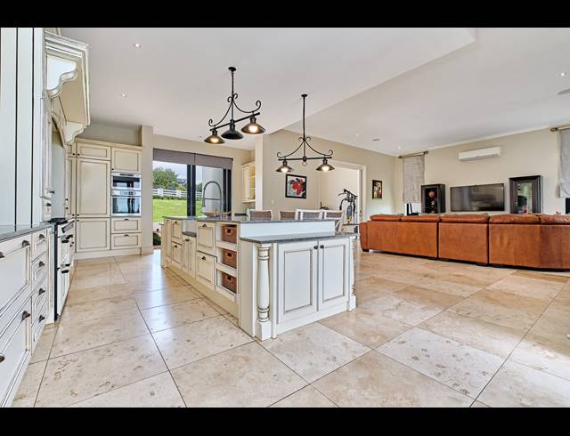 5 BEDROOM HOUSE FOR SALE IN BLUE HILLS EQUESTRIAN ESTATE